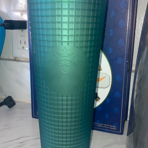 Starbucks cups - Picture 8 of 10